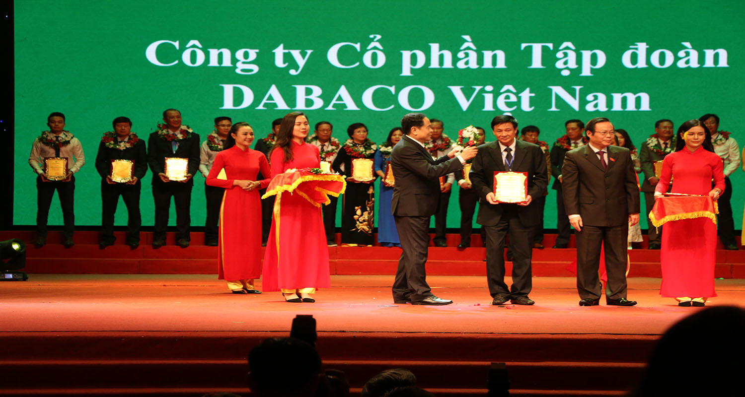 ​DBC: DABACO lần thứ hai được trao tặng Danh hiệu “Doanh nghiệp vì nhà nông” và Giải thưởng “Bông lúa vàng Việt Nam”