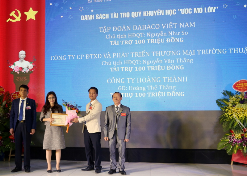 ​Tài trợ Quỹ khuyến học “Ước mơ lớn” của xã Đông Tiến, huyện Yên Phong, tỉnh Bắc Ninh